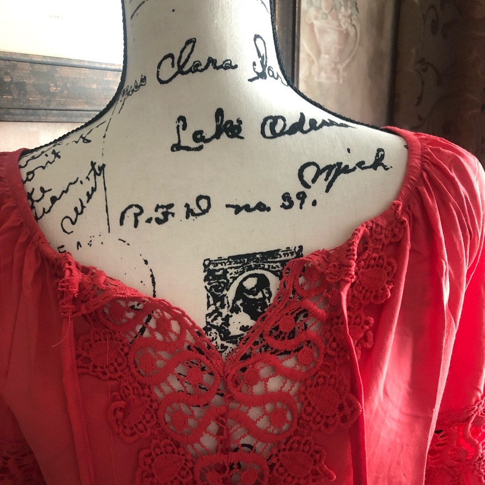 BOHO CROCHET ACCENT TOP. LACE DETAIL NWT - Picture 3 of 5